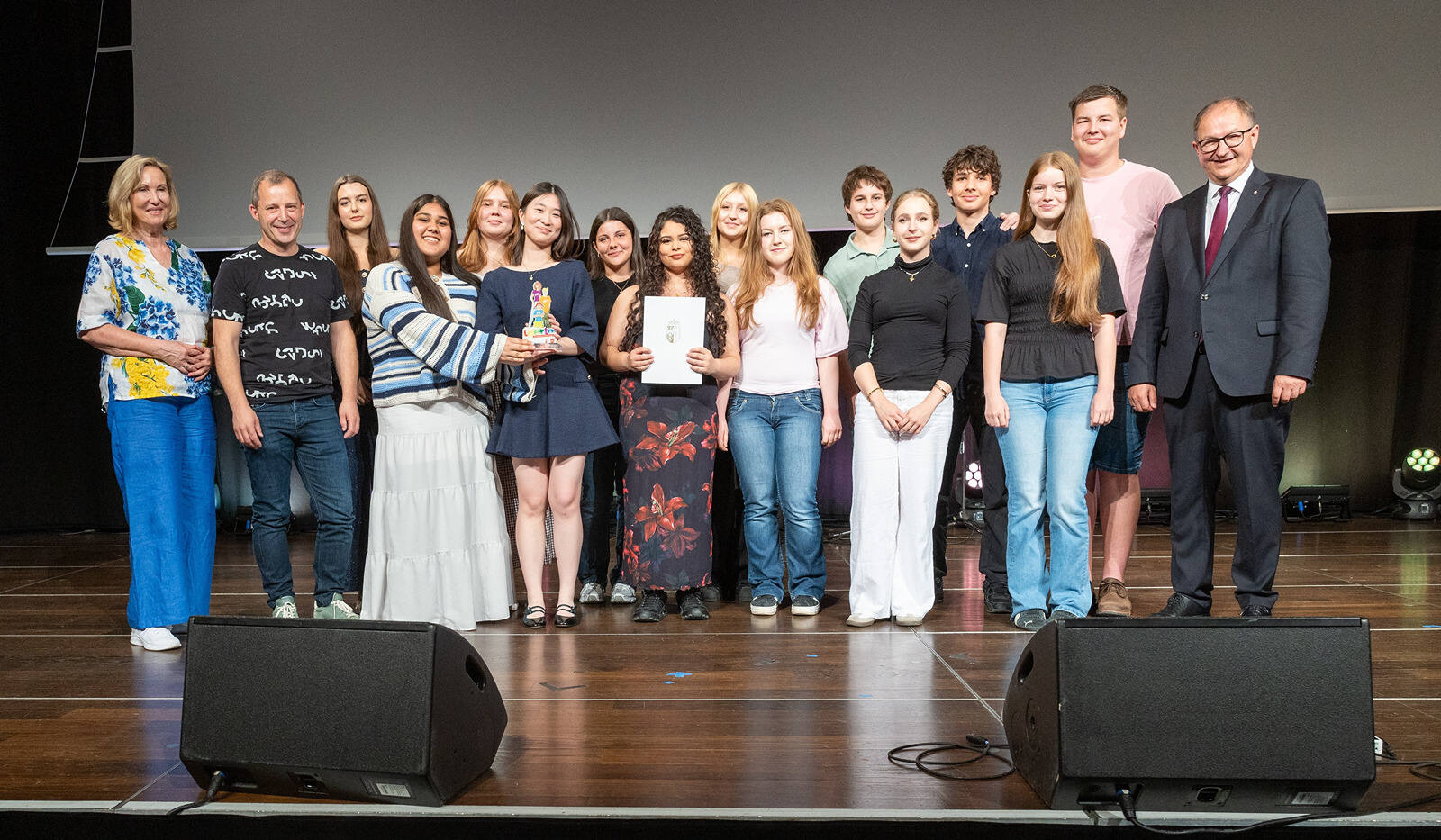 Akademisches Gymnasium Linz, 6A Klasse, Bezirk Linz, mit LR Winkler und Kinder- und Jugendanwältin Winkler-Kirchberger