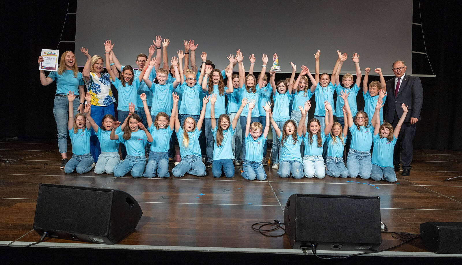 MMS Eggelsberg, 1A Klasse, Bezirk Braunau am Inn, mit LR Winkler und Kinder- und Jugendanwältin Winkler-Kirchberger